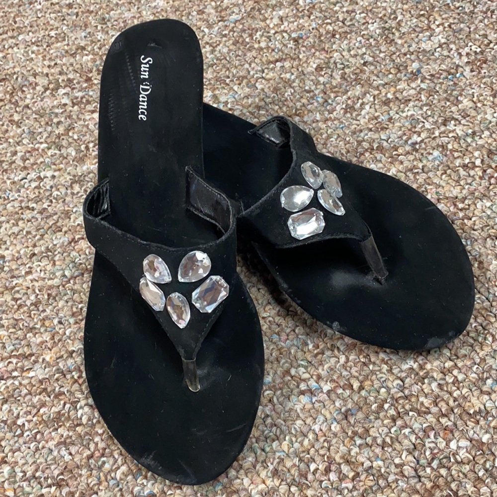 Sun Dance Blk velvet rhinestone flip flops 7.5